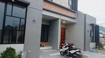 tampak depan rumah mezzanin deket villa dago
