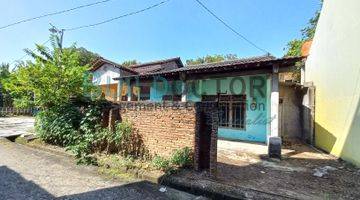 tampak depan rumah semi furnished 3 kamar