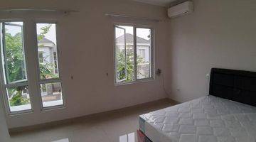 Gambar 3 Rumah 2 Lantai dekat SMS  furnished di Bohemia 