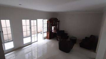 Gambar 3 Rumah 2 Lantai, Bagus, Semi Furnished, Cluster Menaggio, Gading Serpong.