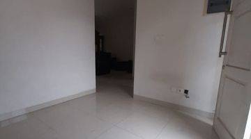 Gambar 5 Rumah 2 Lantai, Bagus, Semi Furnished, Cluster Menaggio, Gading Serpong.