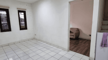 Gambar 2 Rumah 2 Lantai Semi Furnished SHM di Taman Palem, Jakarta Barat