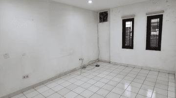 Gambar 3 Rumah 2 Lantai Semi Furnished SHM di Taman Palem, Jakarta Barat