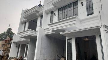 Gambar 1 Rumah di Jl. Tanjung Barat Jakarta Selatan 2,5 Lantai