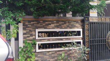 tampak depan rumah 2 lantai semi furnish