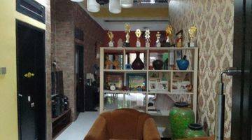 ruang tamu rumah 2 lantai semi furnish