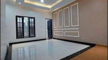 ruang tamu rumah 3 lantai nuansa bali