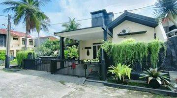tampak depan rumah hook bagus 1,5 lantai