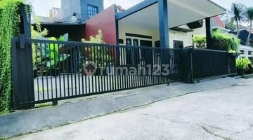 tampak depan rumah hook bagus 1,5 lantai