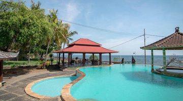 Gambar 1 Ocean view and beach front at Bali