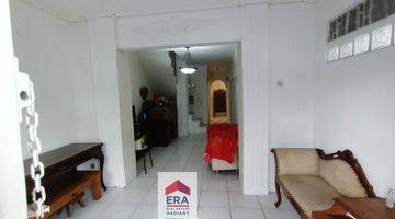 Gambar 2 Rumah 2 Lantai Semi Furnished di Jl. Hj Nawi, Jakarta Selatan