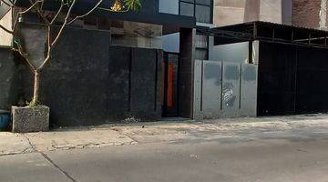 Gambar 2 Di Jual Rumah Mewah 3 Lantai Dekat Simpang Lima