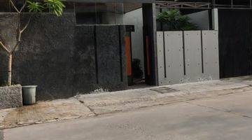 Gambar 3 Di Jual Rumah Mewah 3 Lantai Dekat Simpang Lima