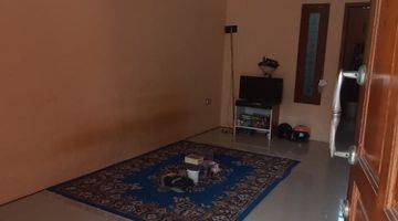 ruang tamu dijual rumah 2 lantai komplek