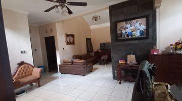 foto lainnya dijual rumah besar, posisi corner,