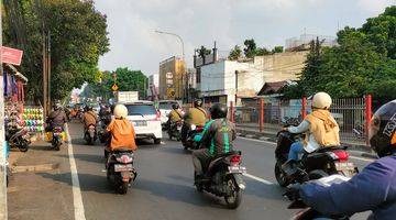 Gambar 2 Tanah di pinggir Jalan Raya Bogor Kramat jati Jaktim