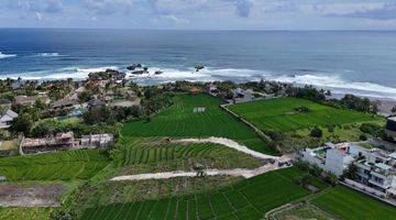 Gambar 1 Tanah Dekat Pantai Cemagi Badung Dengan Zona Pariwisata 