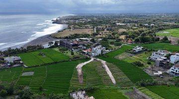 Gambar 3 Tanah Dekat Pantai Cemagi Badung Dengan Zona Pariwisata 