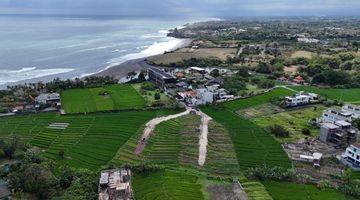 Gambar 2 Tanah Dekat Pantai Cemagi Badung Dengan Zona Pariwisata 