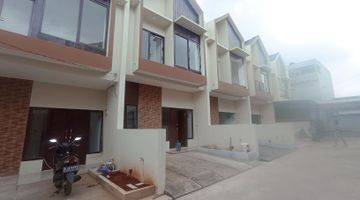 Gambar 2 Rumah 2 Lantai Skandinavia modern nempel Graha raya Bintaro 