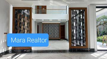 ruang keluarga rumah baru mewag dengan lift