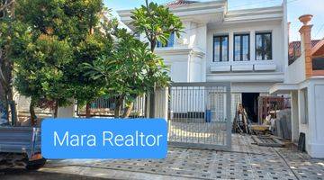 tampak depan rumah mewah klasik di pondok