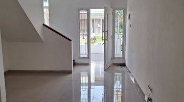 Gambar 2 Di Jual Rumah Bagus Rapih sudah renovasi di Emerald Townhouse 