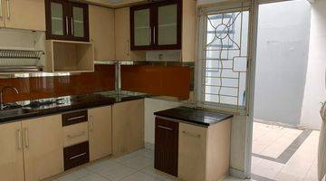 Gambar 3 Rumah 2 Lantai Semi Furnished Siap Huni Di Cluster Favorit