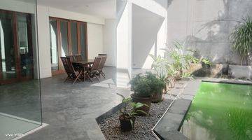 Gambar 1 Beautiful, comfortable house in quite area  at Menteng, Central Jakarta