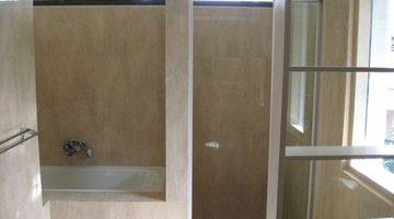 kamar mandi rumah 2 lantai unfurnished shm