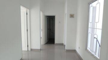 Gambar 4 Rumah Bagus 2 Lantai SHM di Emerald Bintaro 