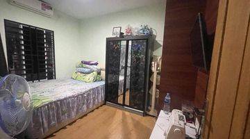 Gambar 5 Rumah Dijual 2 Lantai Posisi Hook di Beverly Green 