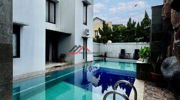 Gambar 3 Rumah Dengan Private Pool Dalam Cluster Dekat Mrt Fatmawati Jakarta Selatan