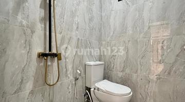 kamar mandi townhouse exclusive pingir jalan utama