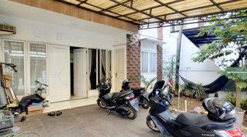 garasi/carport rumah mewah dalam cluster tanah