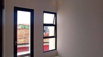 kamar tidur rumah modern classic lokasi strategis