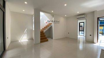 Gambar 4 Rumah Modern Minimalist di Komplek Townhouse Asri di Jagakarsa