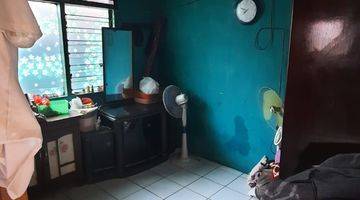 ruang keluarga rumah rapi di kramat jati