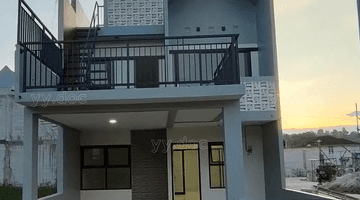 Gambar 2 Rumah 2,5 Lantai di Bibir Jalan Raya Dengan Rooftop Terrace Harga Murah