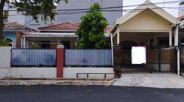 Gambar 1 Rumah Bagus 1 lantai Semi Furnished di Central Kelapa Gading