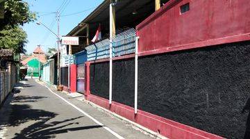 Gambar 1 Rumah Luas Ada Lapangan Futsal Siap Huni di Sondakan, Laweyan