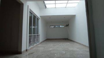 Gambar 4 Rumah Bagus Terawat Cluster Frangipani De Park Lt. 300m2 12x25 Lb. 300m2