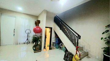 Gambar 5 Dijual Cepat Rumah 2 Lt Di Podomoro River View Cimanggis Depok