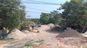 Gambar 2 Tanah di Depan pintu toll jalan narogong