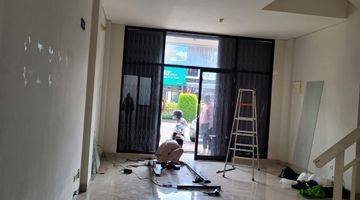 Gambar 2 Ruko dijual 2 lantai, kondisi ruko baru,  bersih dan rapi, cocok utk tempat usah, ada folding gate . Lokasi juga strategis,bebas banjir dekat ke Tigaraksa dan dekat ke pintu tol Bitung.  Lokasi ramai dan padat penduduk(DW)