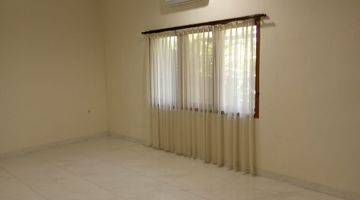 Gambar 4 DISEWAKAN RUMAH FULLY FURNISHED/FURNISHED HADAP BARAT S0105