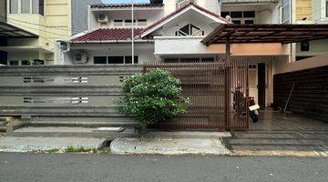 Gambar 1 Rumah 2 Lantai SHM di Pondok Indah , Jakarta Selatan