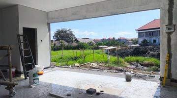 Gambar 4 Premium Shop Complex High Foot Traffic Tourist Batu Bolong Canggu 