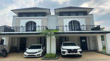 Gambar 1 Rumah Mewah 2 Lantai De Villa Kedungmundu Semarang