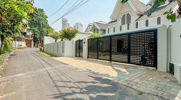 Gambar 1 Rumah Mewah Exclusive Townhouse Simprug Golf